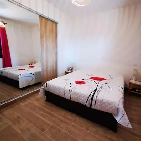 Σπίτι διακοπών Privee 3 Etoiles Avec Piscine, Jardin Et Terrain De Petanque Lecci
